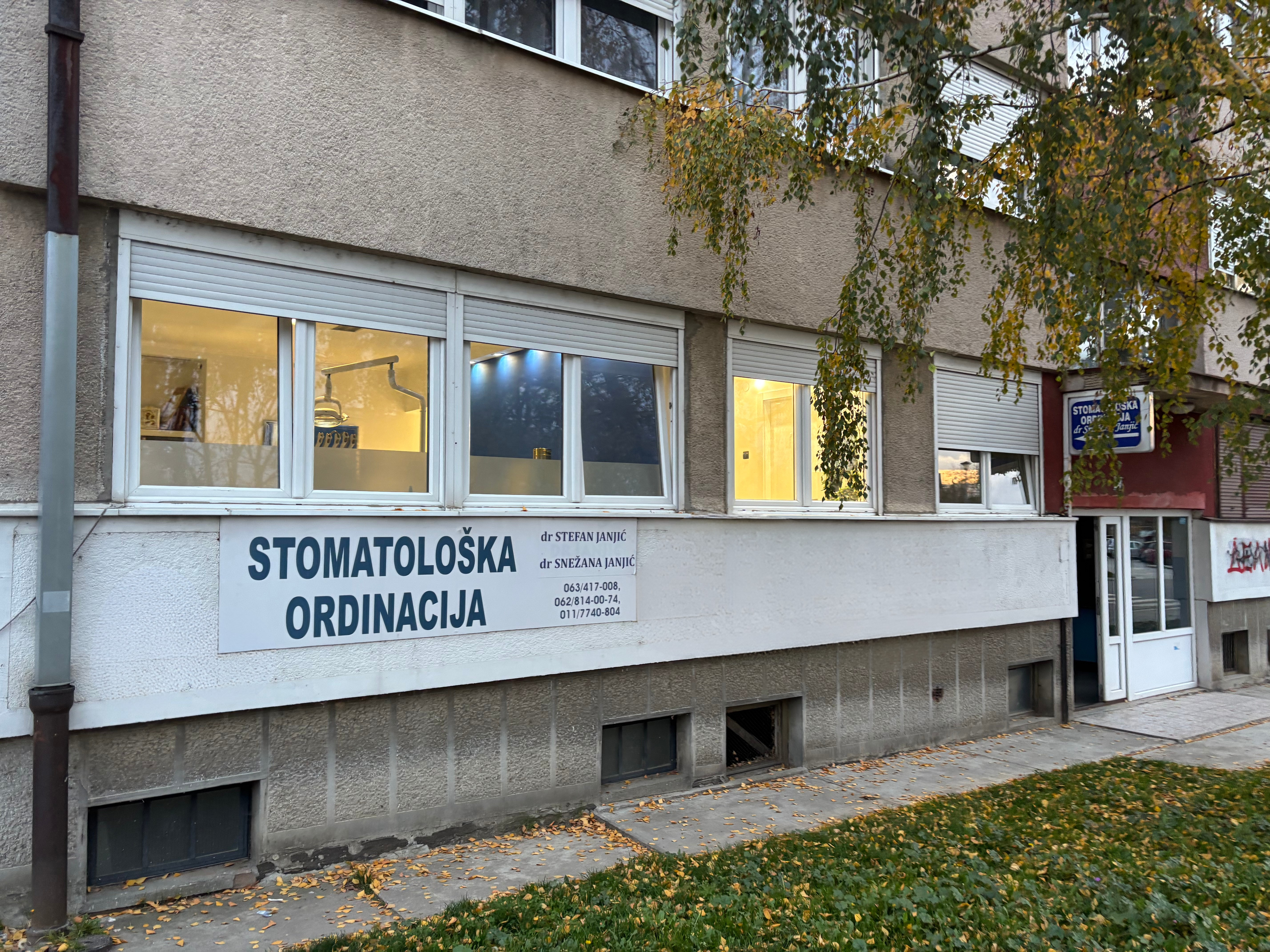 Stomatološka ordinacija sa modernom dentalnom opremom